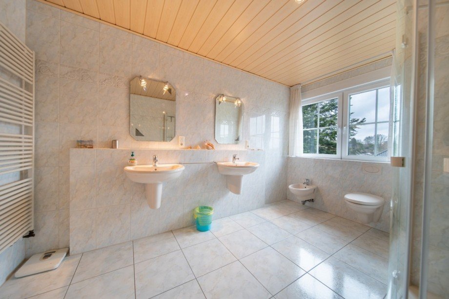 Badezimmer 1 OG Villa Kranenburg