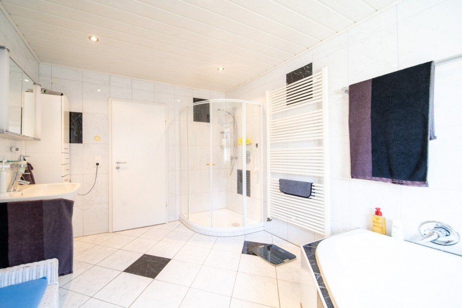 Badezimmer EG Mehrfamilienhaus Bedburg-Hau