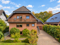 Hauptbild Freistehendes Einfamilienhaus mit Einliegerwohnung, PV-Anlage und großem Garten in Rees