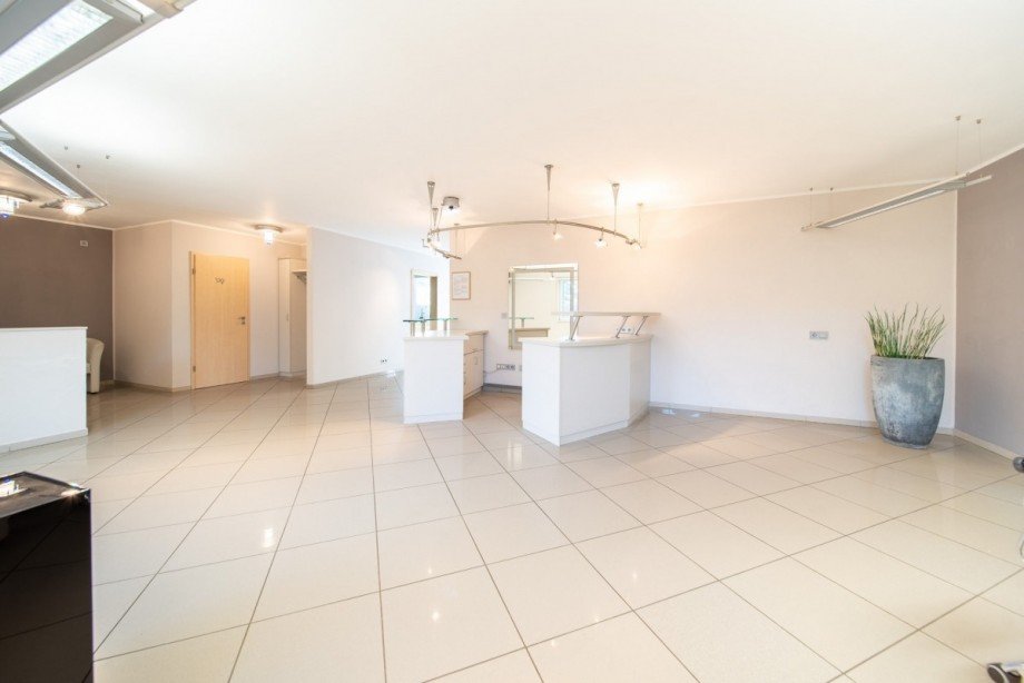 Gewerbeeinheit UG Empfangsbereich Mehrfamilienhaus Bedburg-Hau