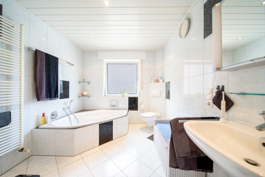 Badezimmer EG Mehrfamilienhaus Bedburg-Hau