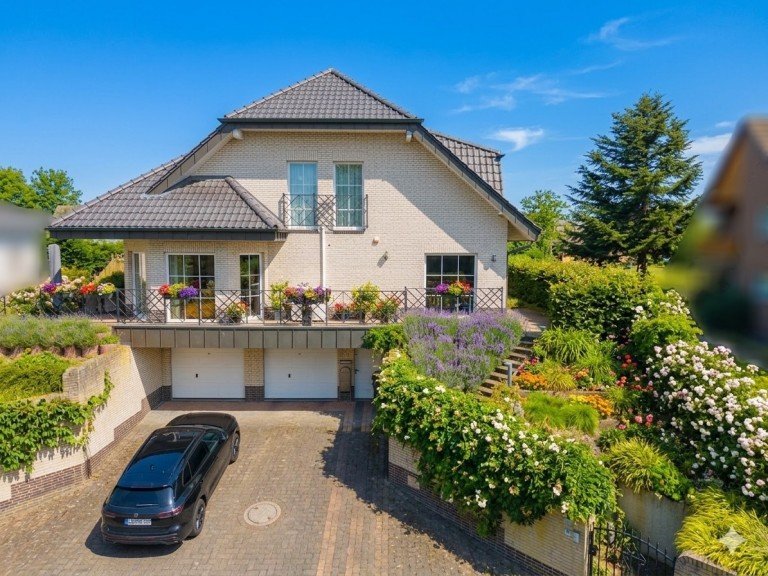 Au�enansicht Kranenburg - Wyler Villa Exklusive Villa mit Wintergarten, Tiefgarage und traumhaftem Garten in Kranenburg