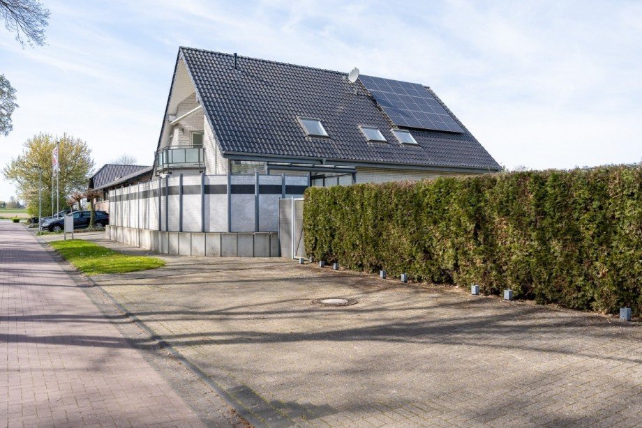 Kundenstellpl�tze Mehrfamilienhaus Bedburg-Hau