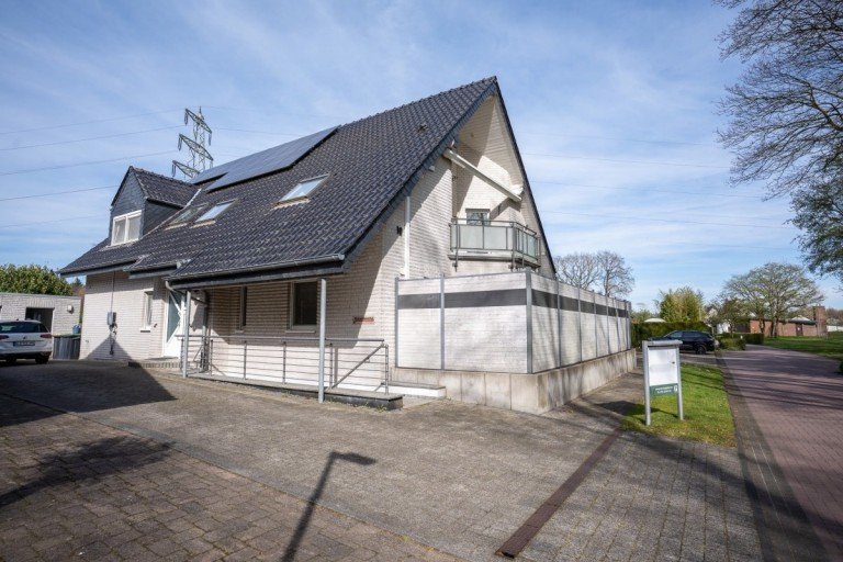 Au�enansicht Bedburg-Hau - Hau Mehrfamilienhaus Gro�z�giges Zweifamilienhaus mit Gewerbeeinheit
