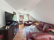 Wohnzimmer Dachgeschosswohnung mit Balkon und PKW-Stellplatz