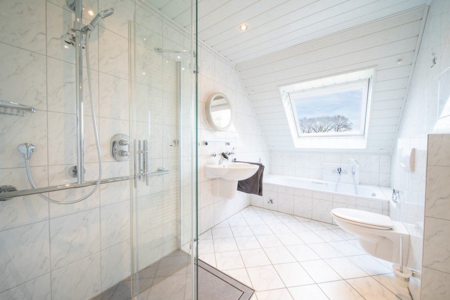 Badezimmer OG Mehrfamilienhaus Bedburg-Hau