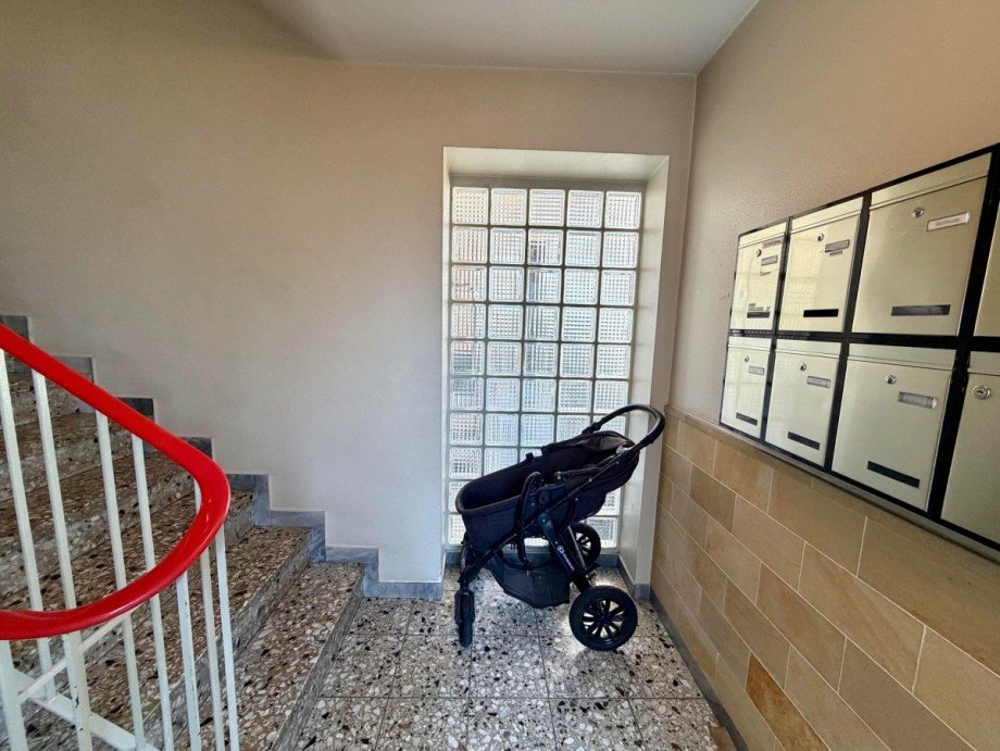 Treppenhaus Mehrfamilienhaus M�nchengladbach