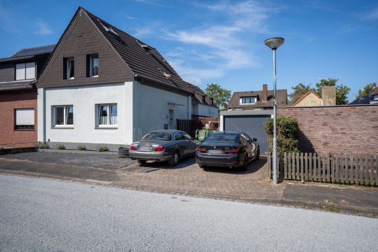 Au�enansicht Kleve Doppelhaush�lfte Doppelhaush�lfte mit Anbau und eigenem Pool - Ruhiges und zentrales Wohnen in Kleve