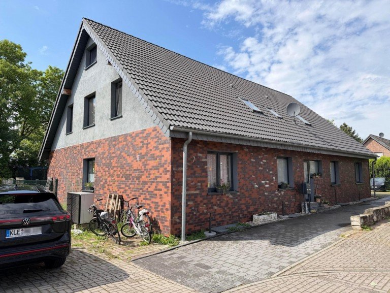 Au�enansicht Kalkar - Grieth Dachgeschosswohnung Dachgeschosswohnung mit Balkon und PKW-Stellplatz