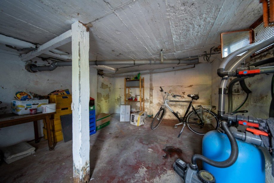 Keller und Poolpumpe Doppelhaush�lfte Kleve